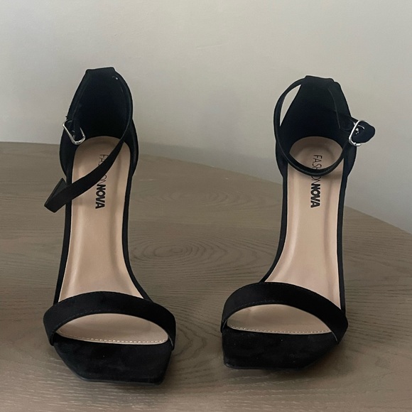 FASHION NOVA HEELS - Picture 2 of 2